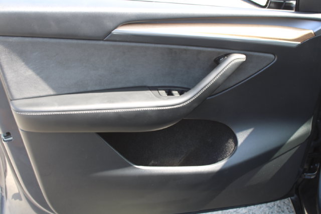 Used 2023 Tesla Model Y 2WD image 11