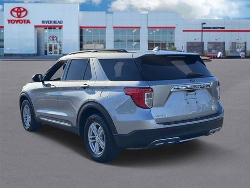 Used 2020 Ford Explorer XLT w/ Equipment Group 202A image 5