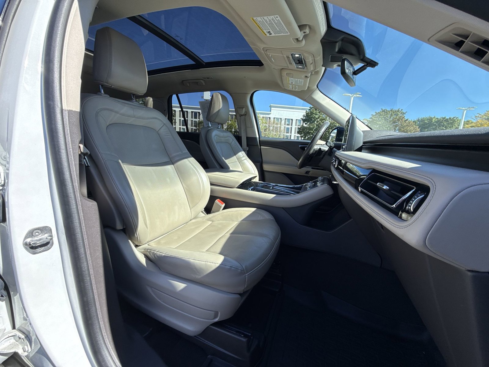 Used 2021 Lincoln Aviator Reserve w/ Equipment Group 201A AWD/4WD image 27