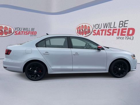 Used 2017 Volkswagen Jetta SE image 5