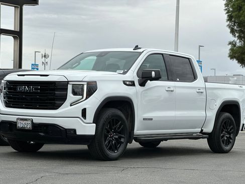 Used 2022 GMC Sierra 1500 Elevation w/ Elevation Premium Package image 8