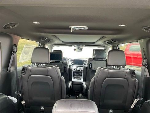 New 2026 Chrysler Pacifica Limited w/ Uconnect Theater Family Group FWD image 15