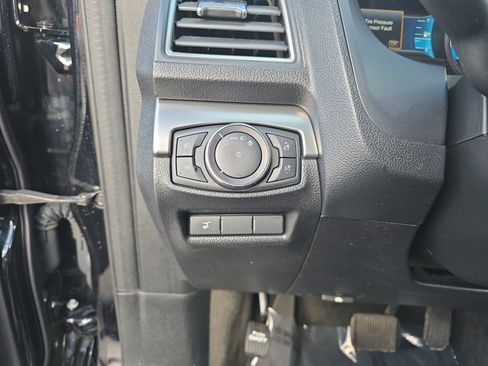 Used 2018 Ford Explorer XLT w/ Equipment Group 202A image 28