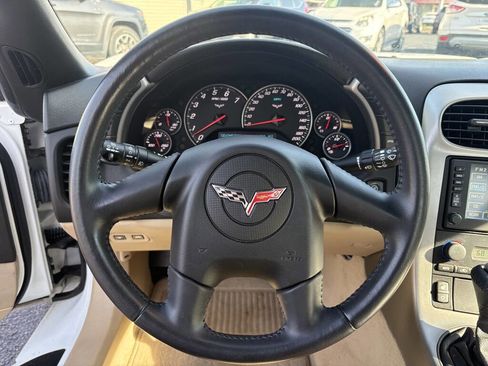 Used 2005 Chevrolet Corvette Coupe w/ Preferred Equipment Group RWD image 18