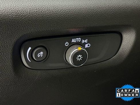 Used 2022 Chevrolet Traverse LT image 10