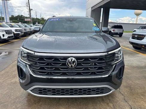 Used 2024 Volkswagen Atlas Cross Sport SE FWD image 2