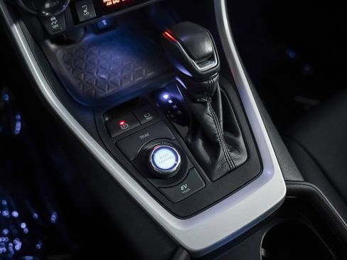 Used 2021 Toyota RAV4 Limited image 18