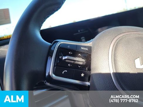 Used 2025 Kia Sorento S w/ Panoramic Sunroof Package FWD image 16