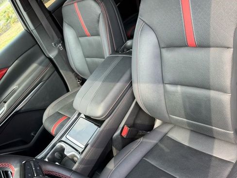 Used 2024 Chevrolet Traverse RS image 10