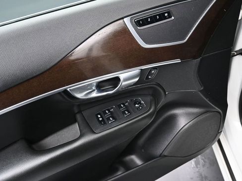 Used 2019 Volvo XC90 T5 Momentum image 14
