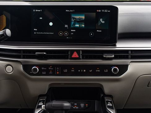 Used 2025 Kia Sorento S w/ Panoramic Sunroof Package FWD image 28