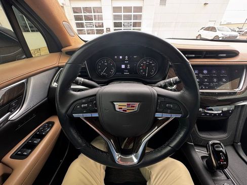 Used 2021 Cadillac XT6 Premium Luxury w/ Platinum Package AWD/4WD image 10