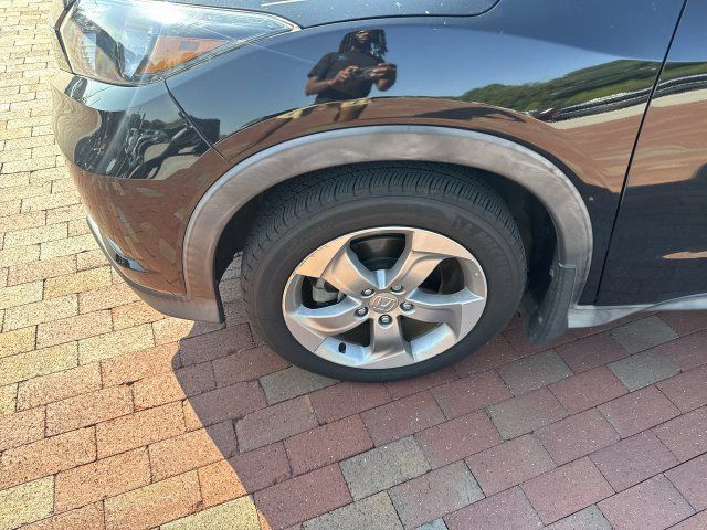 Used 2017 Honda HR-V EX-L image 2