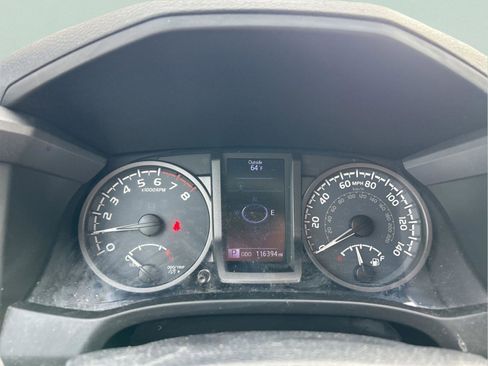 Used 2017 Toyota Tacoma TRD Sport image 12