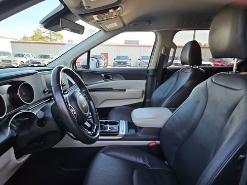 Used 2024 Kia Carnival LX image 22