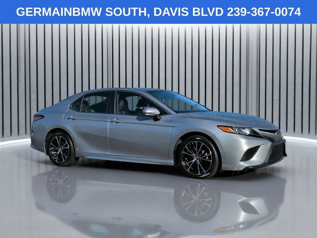 Used 2018 Toyota Camry SE w/ Convenience Package FWD image 3
