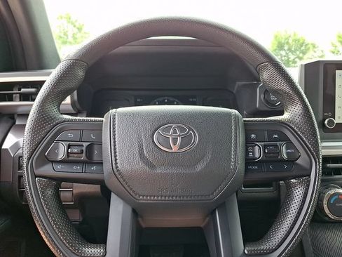 Used 2025 Toyota Tacoma SR5 AWD/4WD image 18