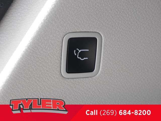 Used 2024 Chrysler Pacifica Limited FWD image 18
