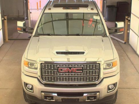 Used 2019 GMC Sierra 2500 Denali w/ Duramax Plus Package AWD/4WD image 2