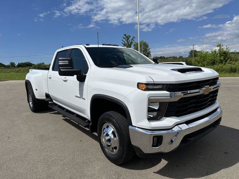 Used 2024 Chevrolet Silverado 3500 LT w/ Convenience Package AWD/4WD image 10