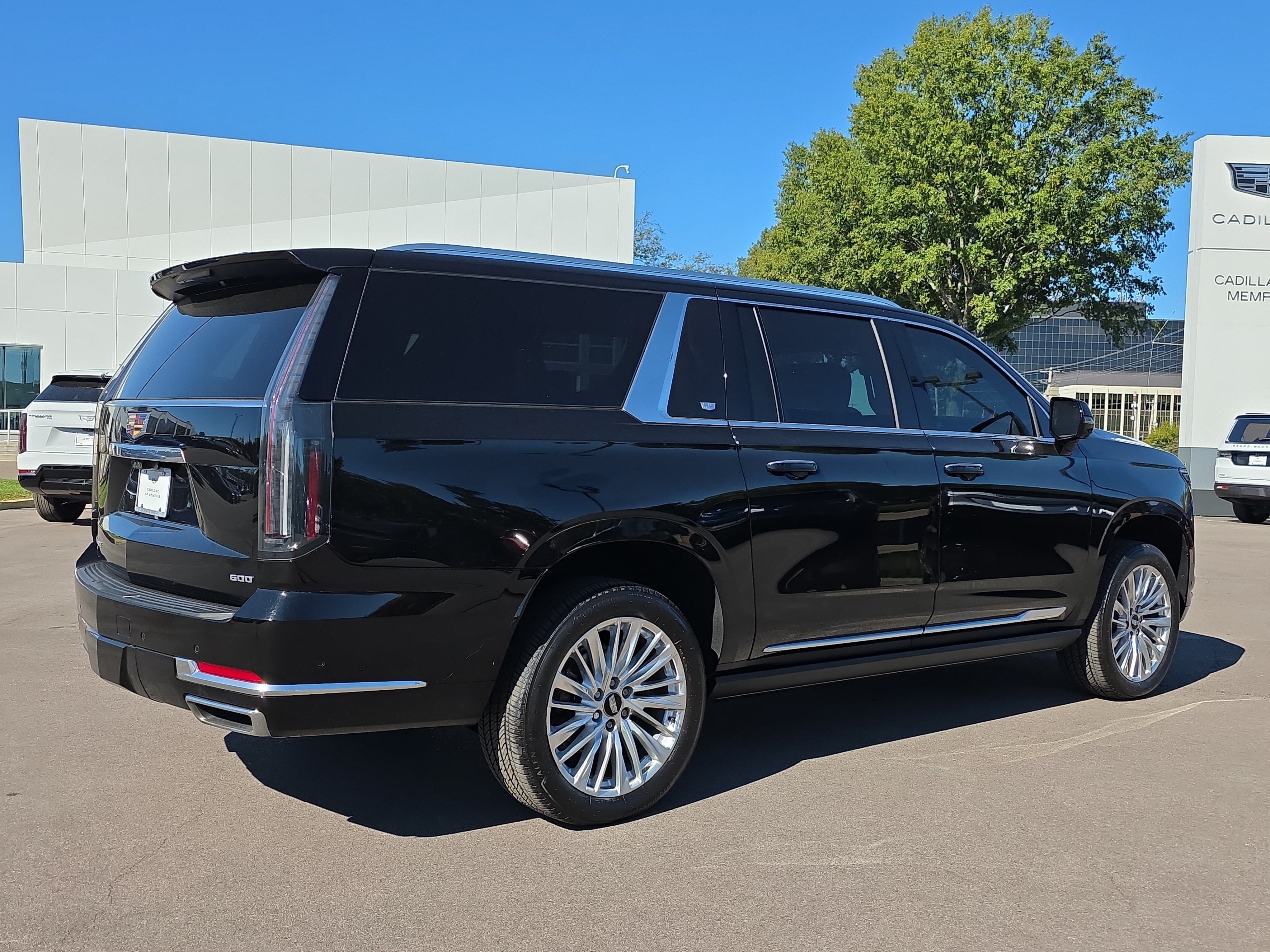 Used 2025 Cadillac Escalade ESV Premium Luxury w/ Touring Package AWD/4WD image 3