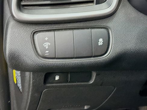 Used 2017 Kia Sorento LX w/ LX Convenience Package image 17