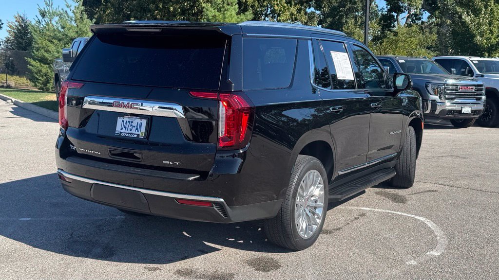 Used 2024 GMC Yukon SLT w/ SLT Premium Package AWD/4WD image 2