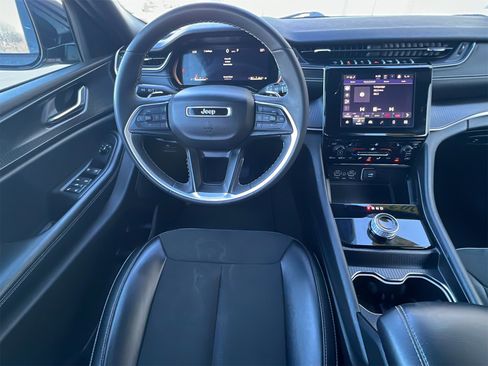 Used 2024 Jeep Grand Cherokee L Laredo image 11
