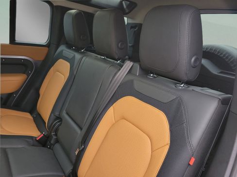 Used 2024 Land Rover Defender 110 X-Dynamic SE image 25