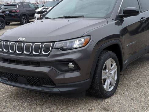 Certified 2022 Jeep Compass Latitude image 11