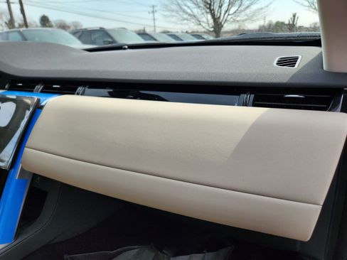 Used 2025 Land Rover Discovery Sport S image 11