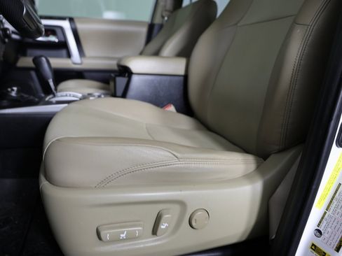 Used 2015 Toyota 4Runner SR5 Premium image 11