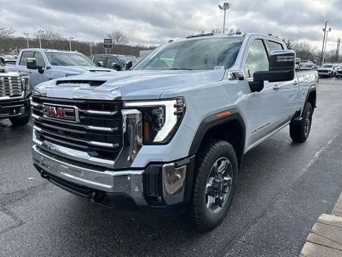 New 2026 GMC Sierra 3500 SLT image 3