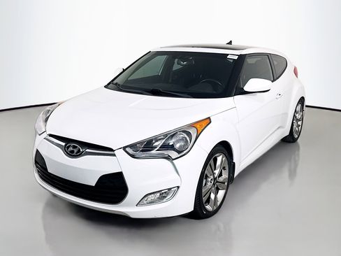 Used 2017 Hyundai Veloster Value Edition image 4