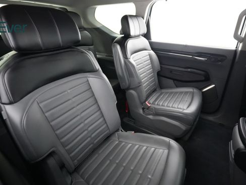 Used 2024 Kia EV9 Land AWD/4WD image 5