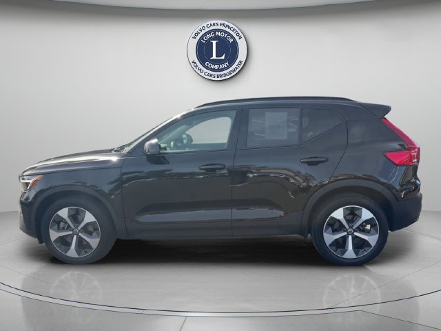 Used 2024 Volvo XC40 B5 Core AWD/4WD image 3