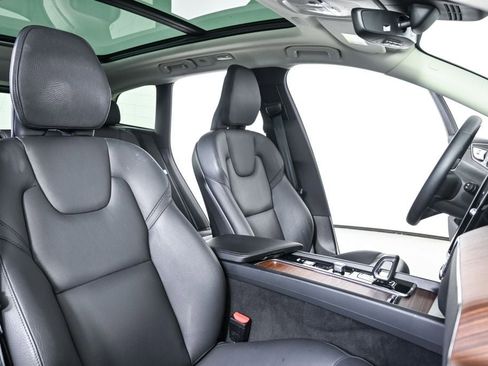 Certified 2023 Volvo XC60 B5 Plus w/ Protection Package AWD/4WD image 23
