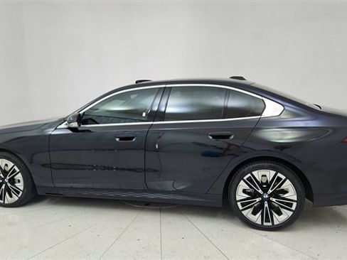 Used 2025 BMW 540i xDrive image 4