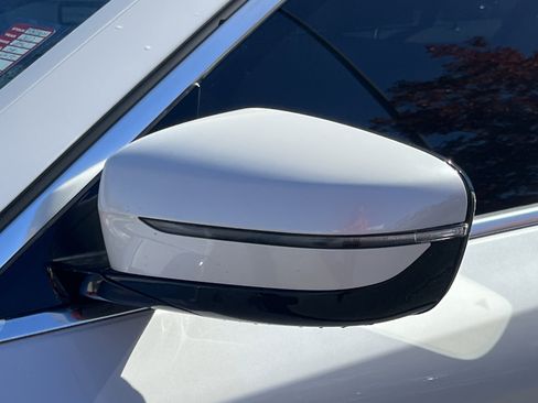 Used 2022 BMW 540i w/ Convenience Package image 32