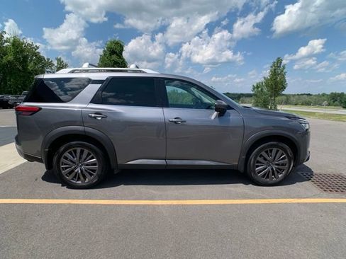 Used 2024 Nissan Pathfinder SL w/ SL Premium Package AWD/4WD image 7