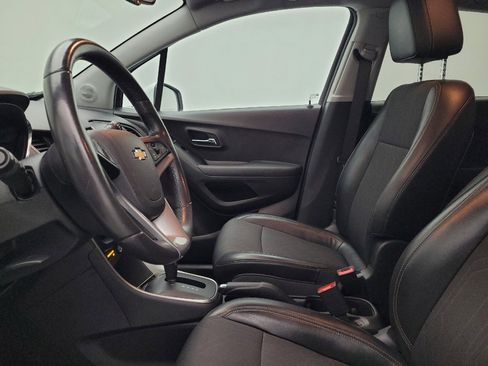 Used 2020 Chevrolet Trax LT w/ Driver Confidence Package FWD image 17