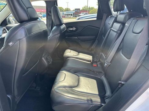 Used 2015 Jeep Cherokee Trailhawk w/ Leather Interior Group AWD/4WD image 13