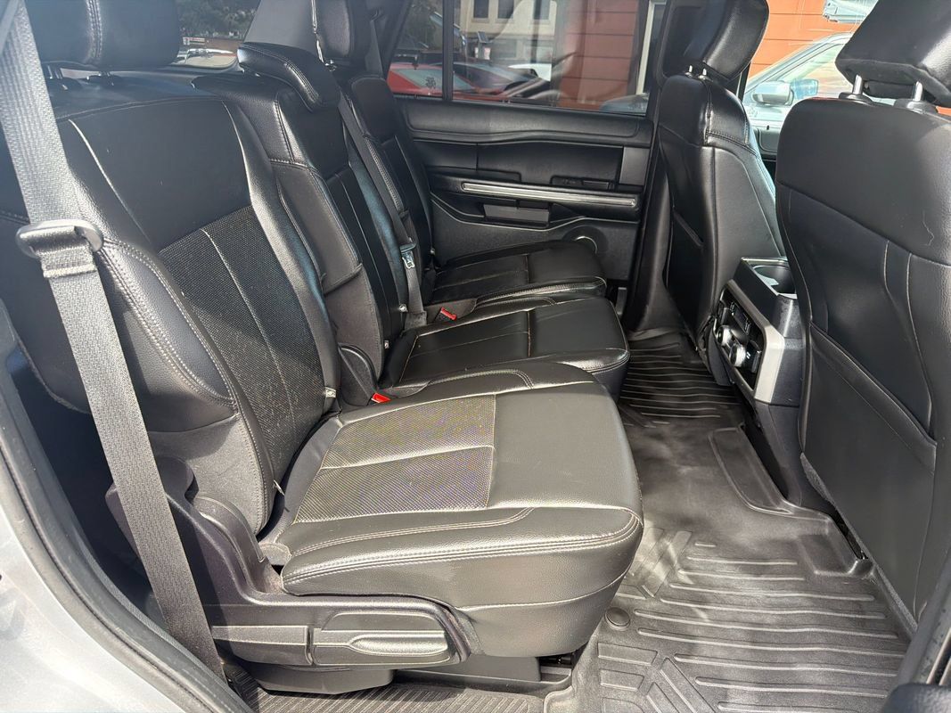 Used 2020 Ford Expedition XLT w/ Equipment Group 202A AWD/4WD image 17