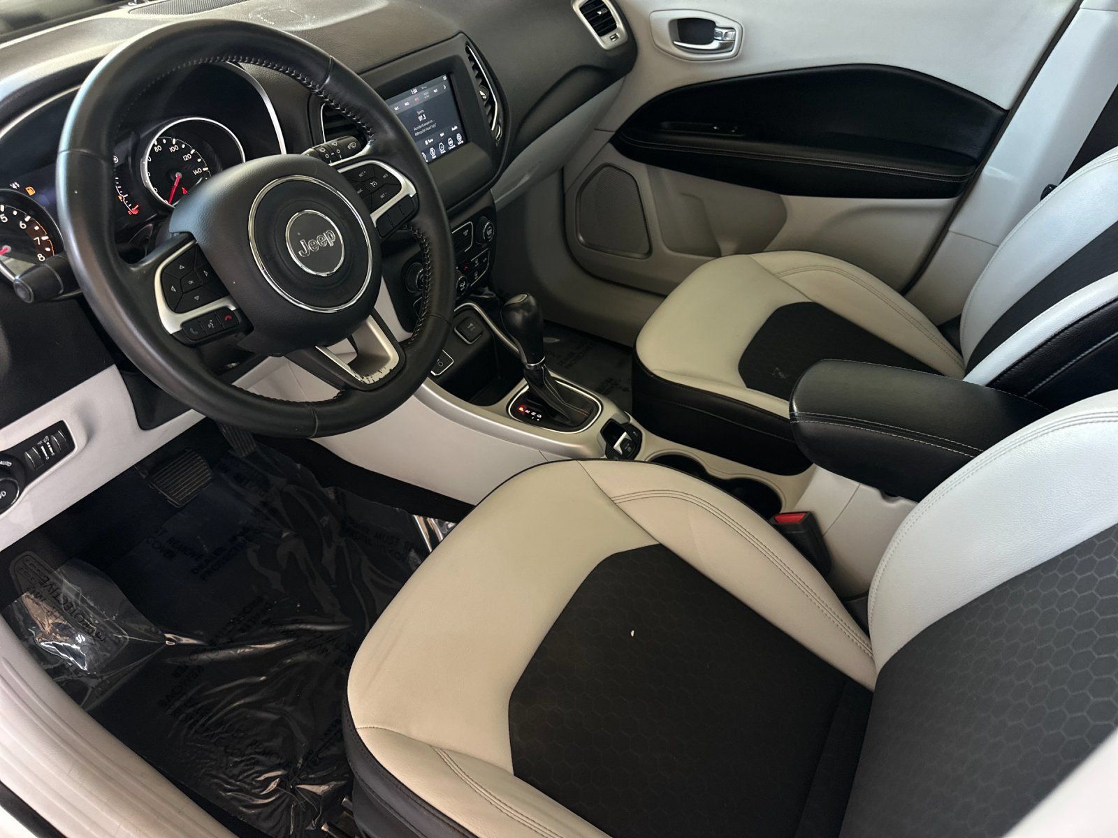 Used 2018 Jeep Compass Latitude w/ Popular Equipment Group FWD image 9
