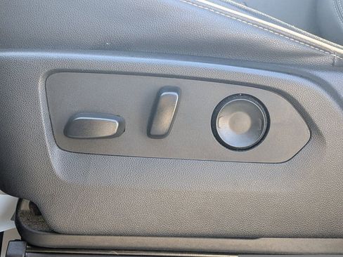 Used 2023 GMC Yukon SLT image 19