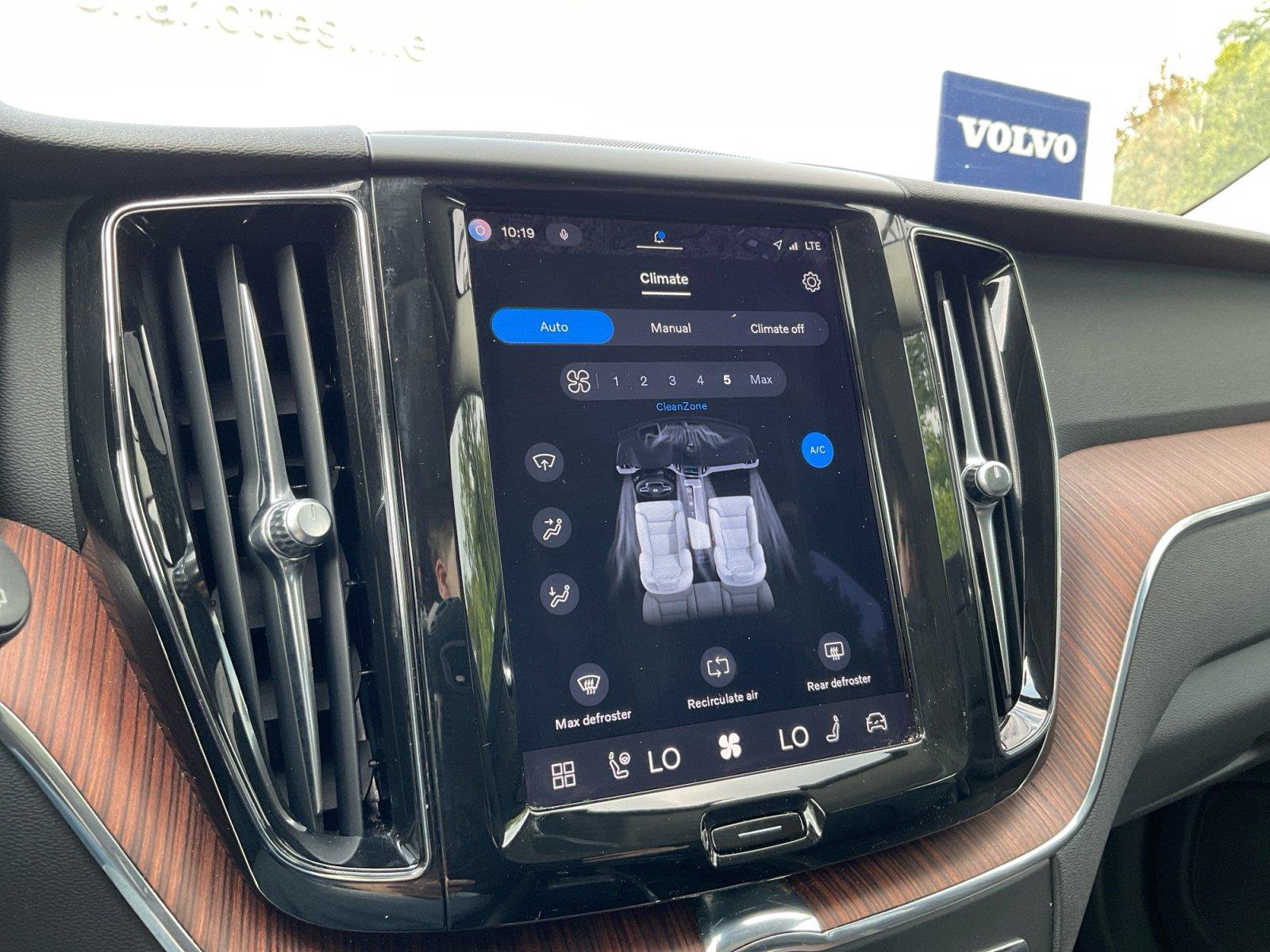 Certified 2023 Volvo XC60 B5 Plus AWD/4WD image 22