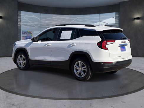 Certified 2024 GMC Terrain SLE w/ Driver Convenience Package FWD image 4