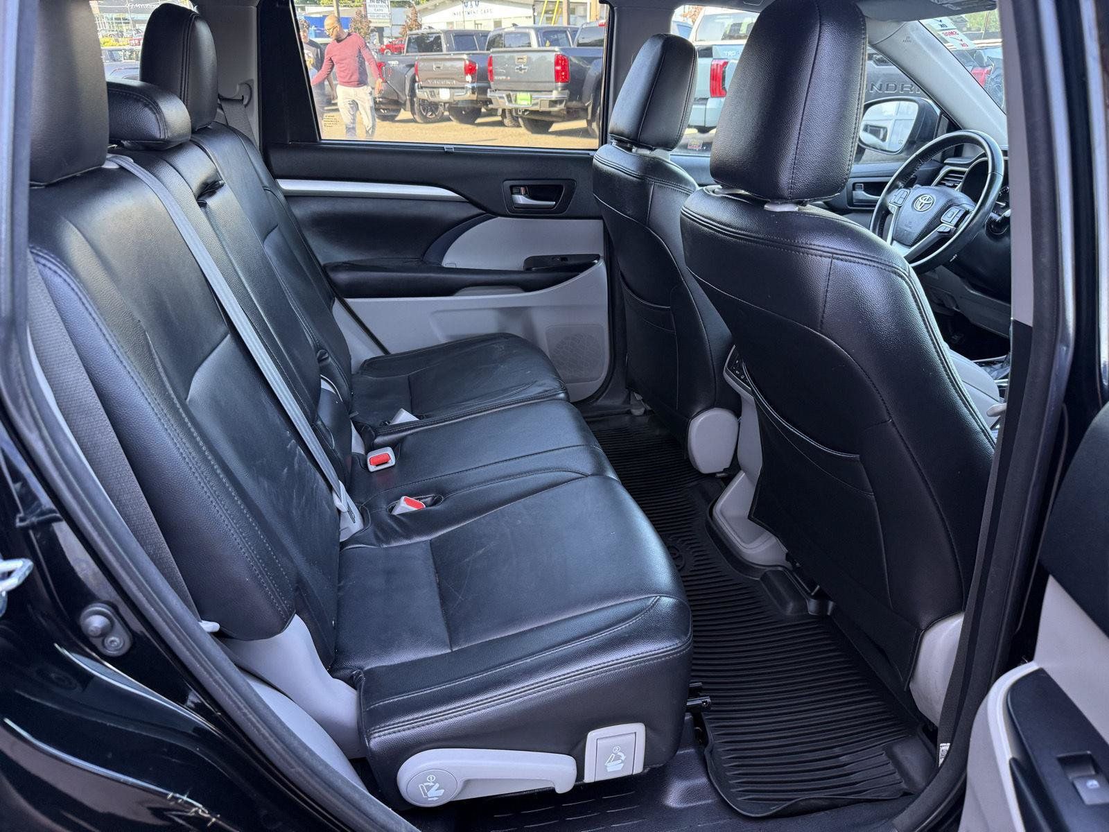 Used 2018 Toyota Highlander XLE AWD/4WD image 20