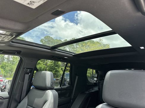 Certified 2024 Chevrolet Tahoe Z71 w/ Luxury Package AWD/4WD image 19