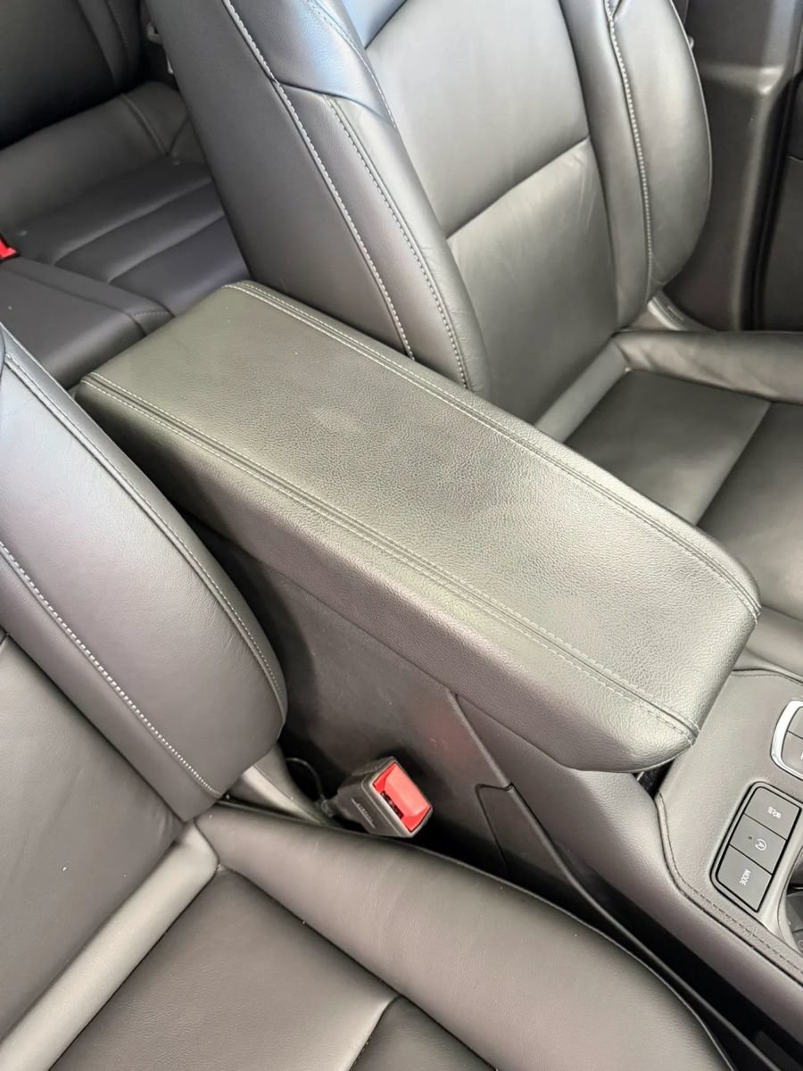 Used 2023 Cadillac XT4 Luxury w/ Cold Weather Package FWD image 19